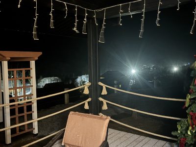 Sky_hugs_cottage