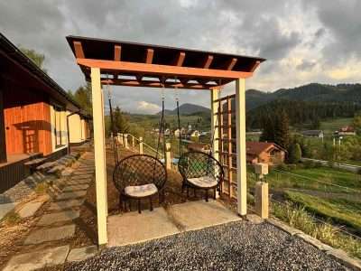Sky_hugs_cottage