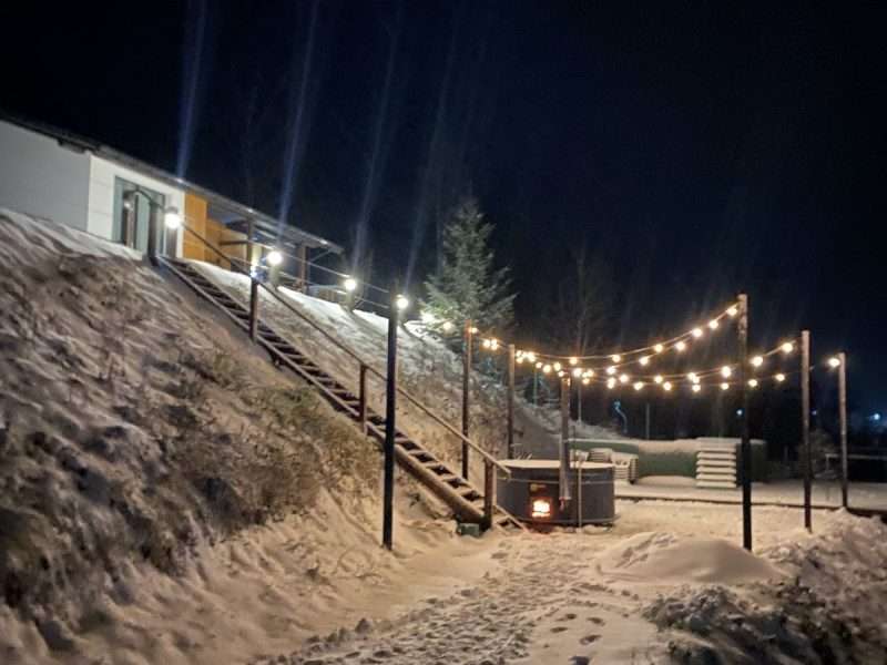 Sky_hugs_cottage